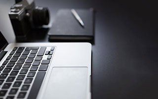 在岸、离岸人民币对美元汇率盘中升破7.05 创近14个月新高